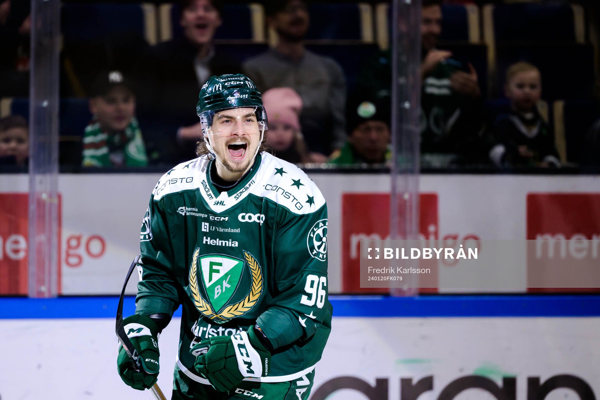 Färjestads David Tomasek jublar