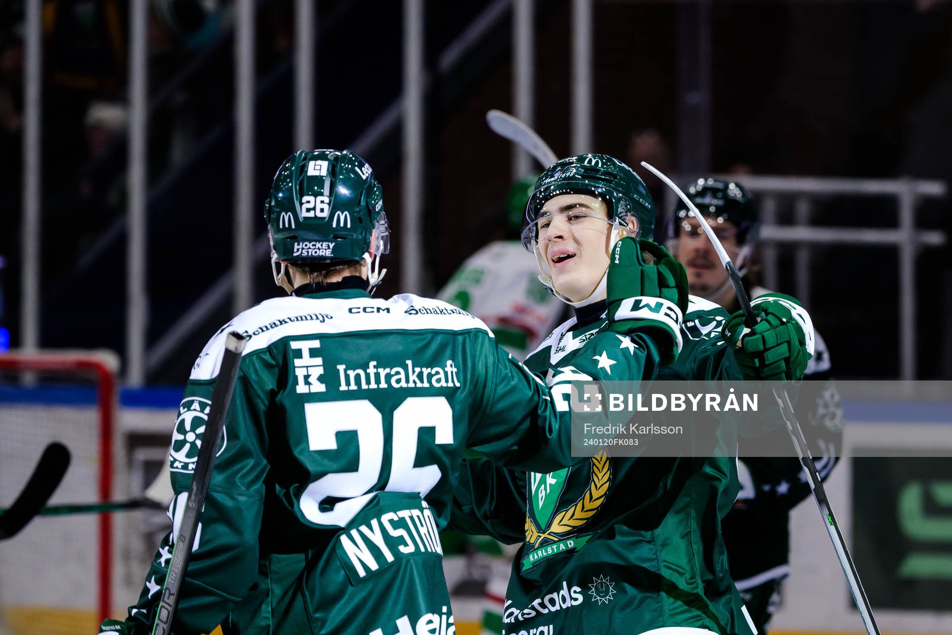 Färjestads Joel Nyström och Liam Öhgren jublar