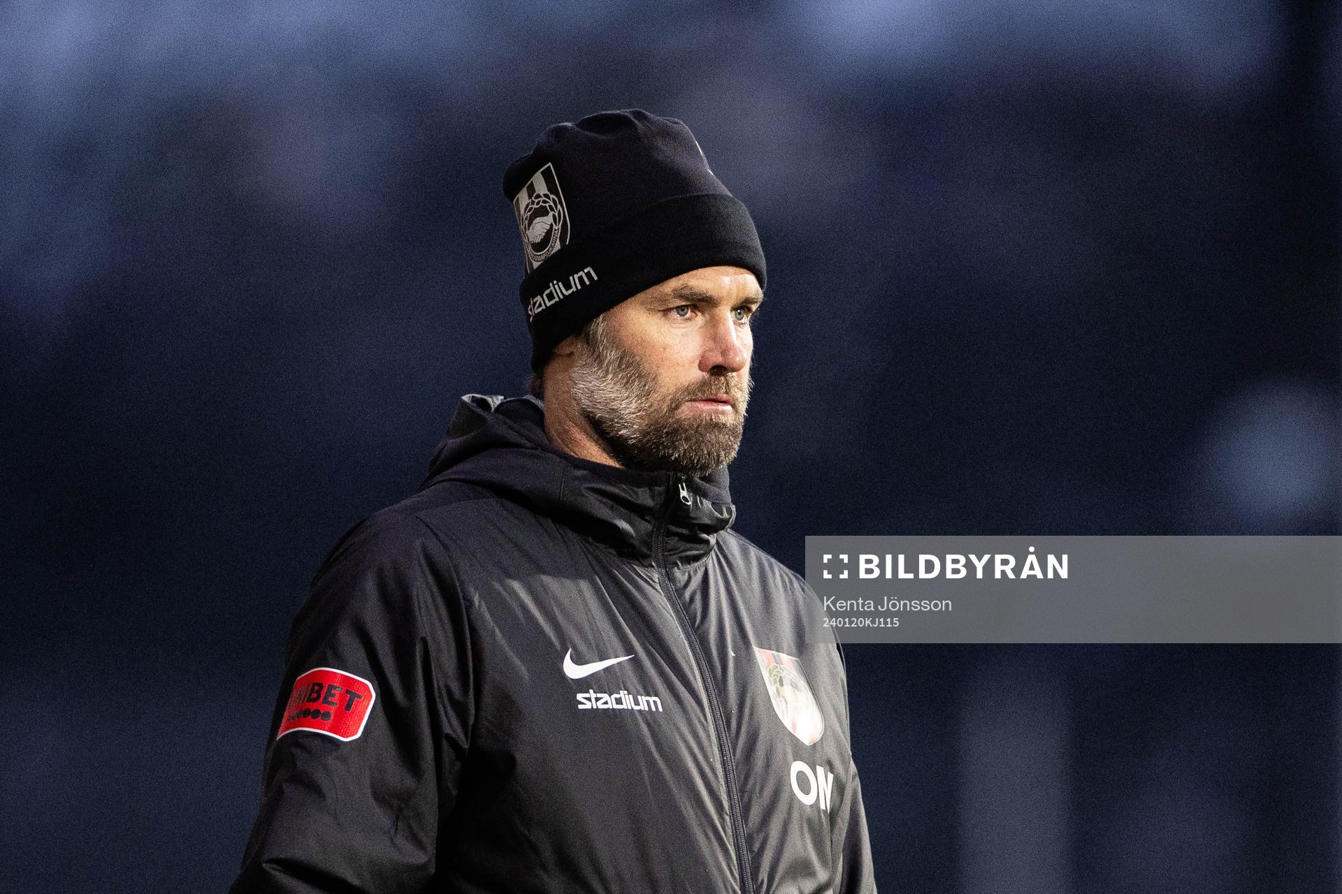Brommapojkarnas tränare Olof Mellberg under en träningsmatch i fotboll mellan Brommapojkarna och Djurgården den 20 januari 2024 i Stockholm.