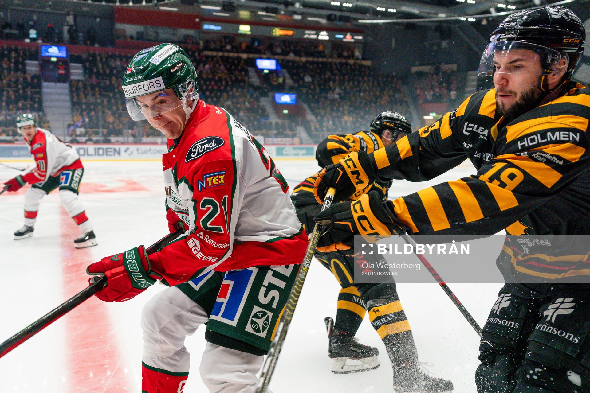 Frölundas Jere Innala och Skellefteås Martins Dzierkals