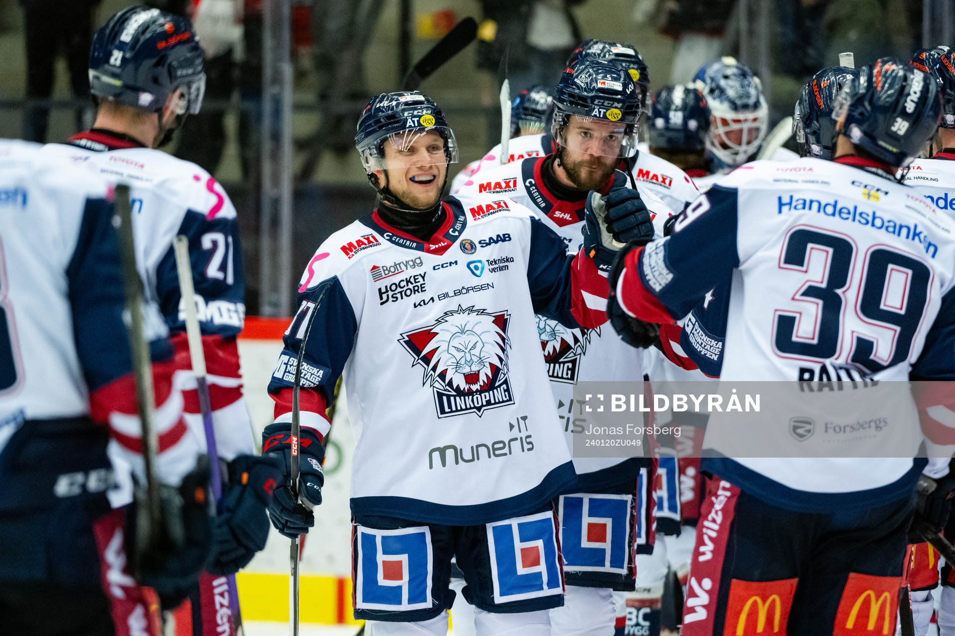 Linköpings Sebastian Strandberg jublar