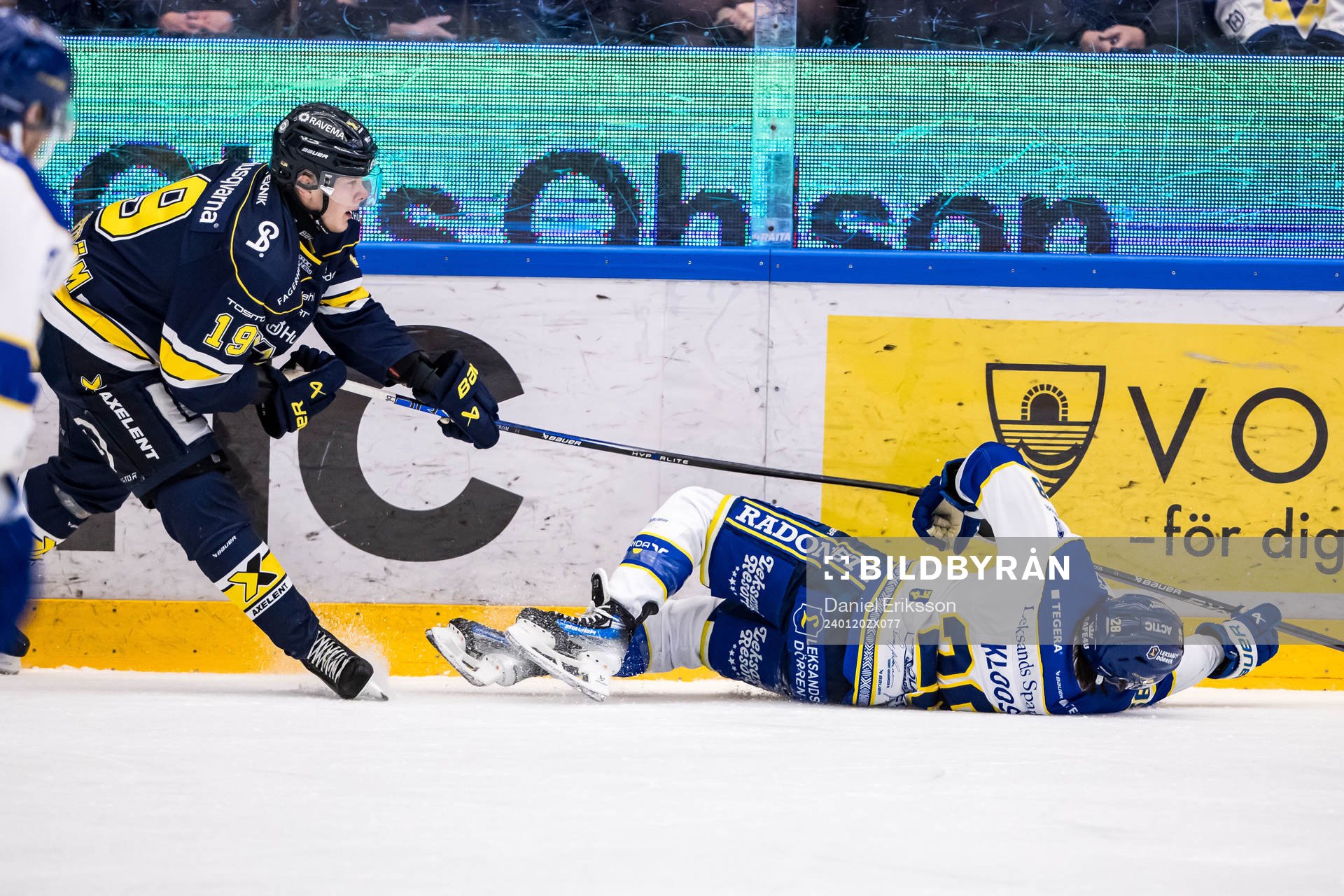 HV71s Henrik Borgström och Leksands Justin Glenn Kloos