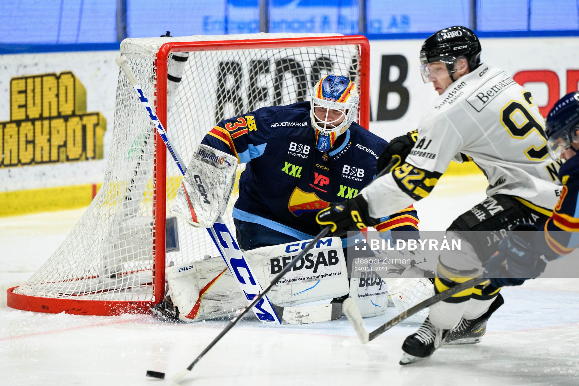Djurgårdens målvakt Viktor Andrén och AIKs Zion Nybeck