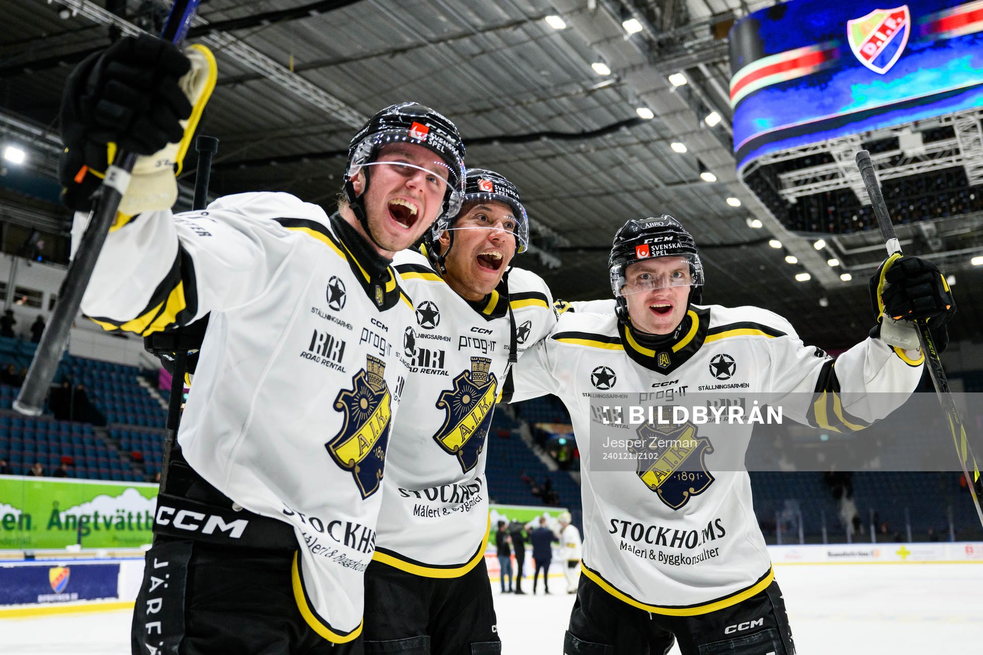 AIKs Oscar Nord och William Ignberg Nilsson jublar