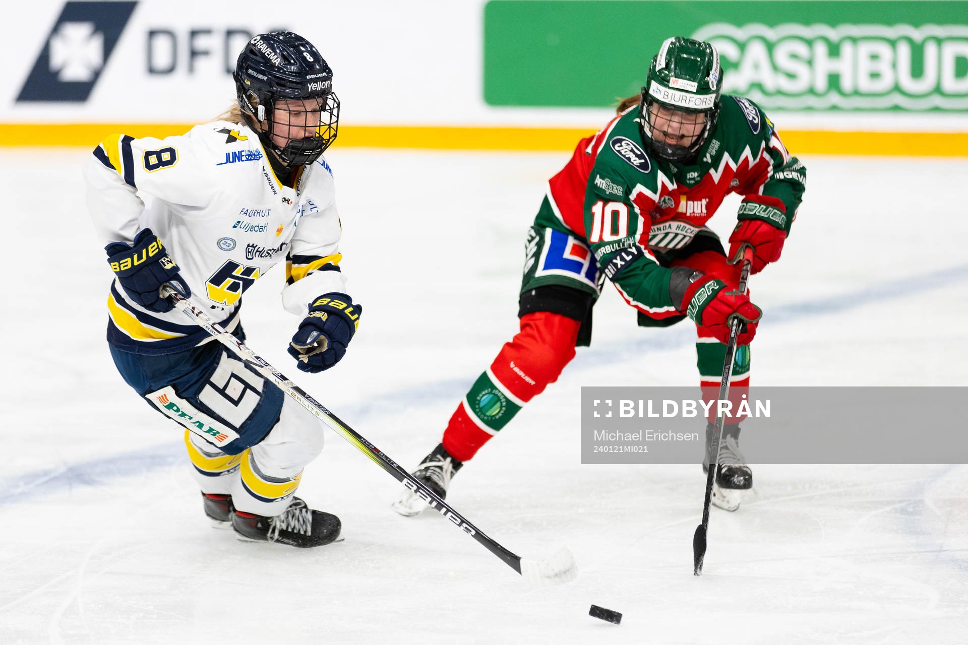 HV71s Hilda Svensson och Frölundas Emilia Vesa