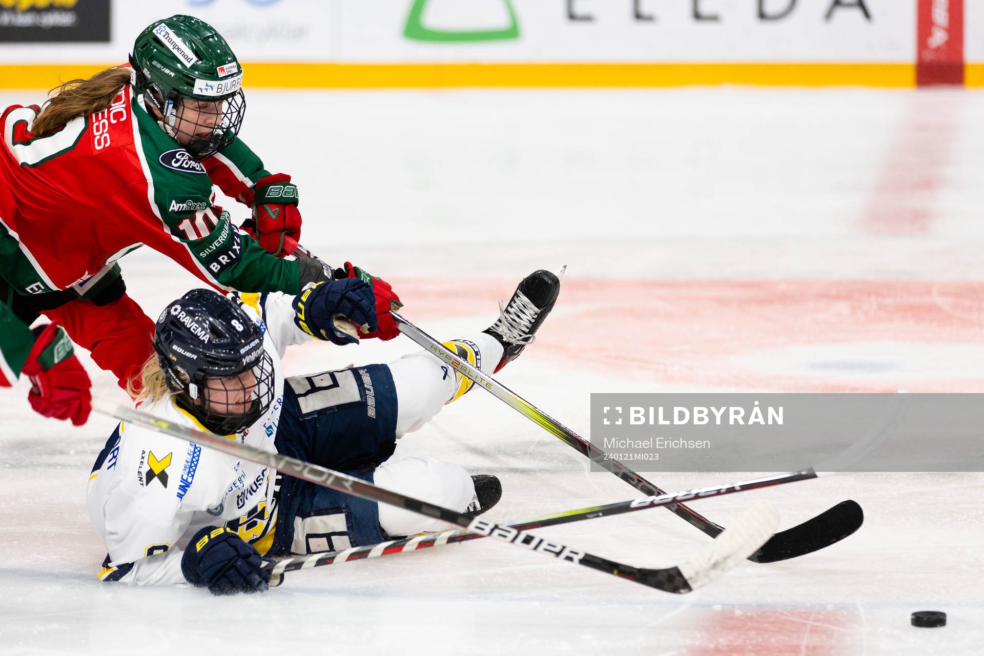HV71s Hilda Svensson och Frölundas Emilia Vesa