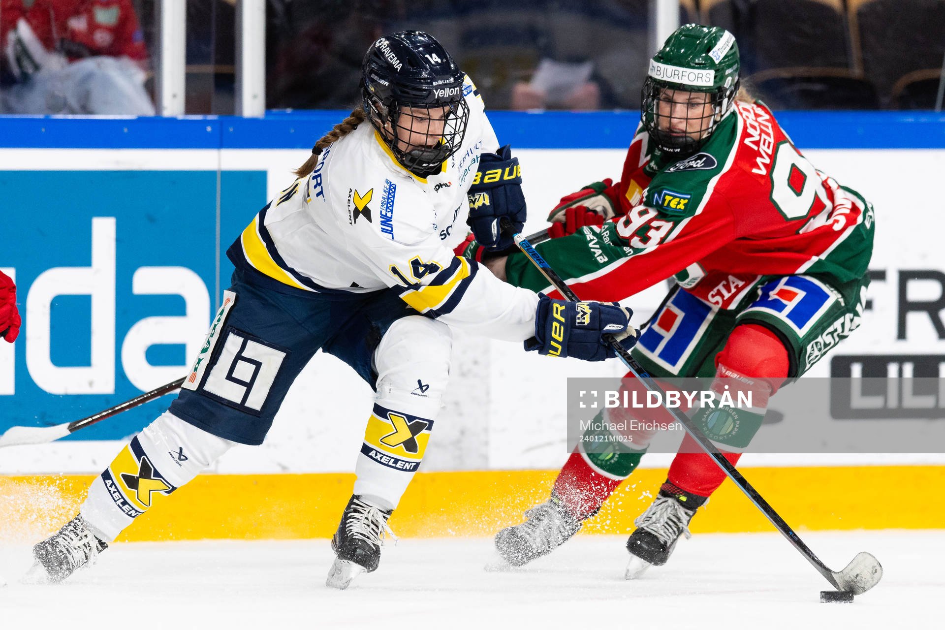 HV71s Evelina Arvidsson och Frölundas Nellie Svensson