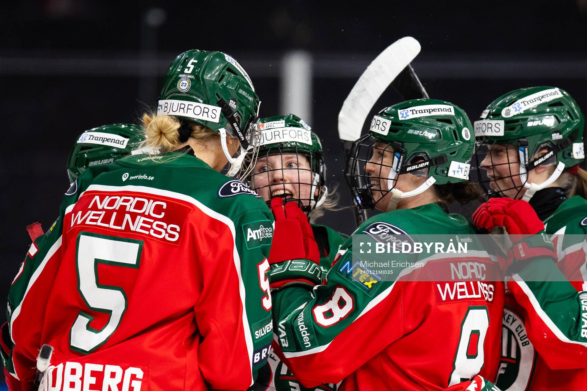 Frölundas Felizia Wikner-Zienkiewicz jublar med lagkamrater