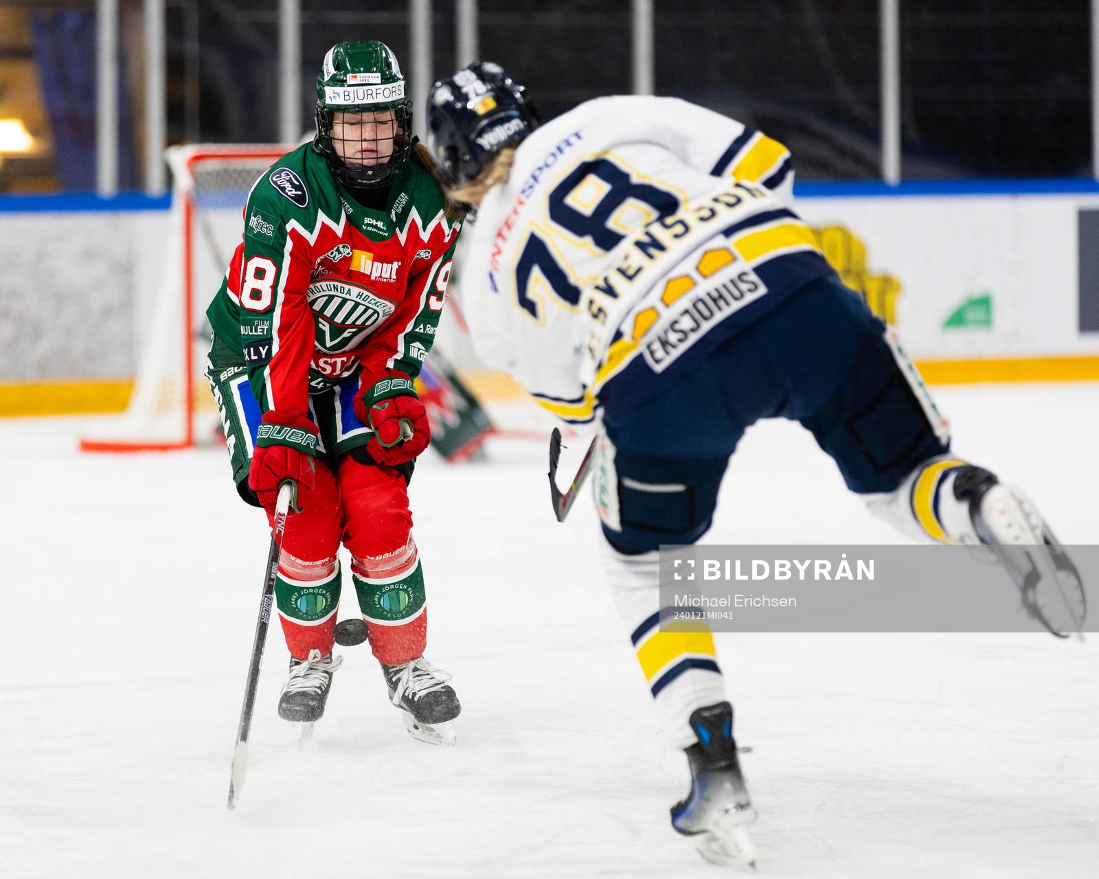 Frölundas Lindsay Agnew täcker ett skott från HV71s Elin