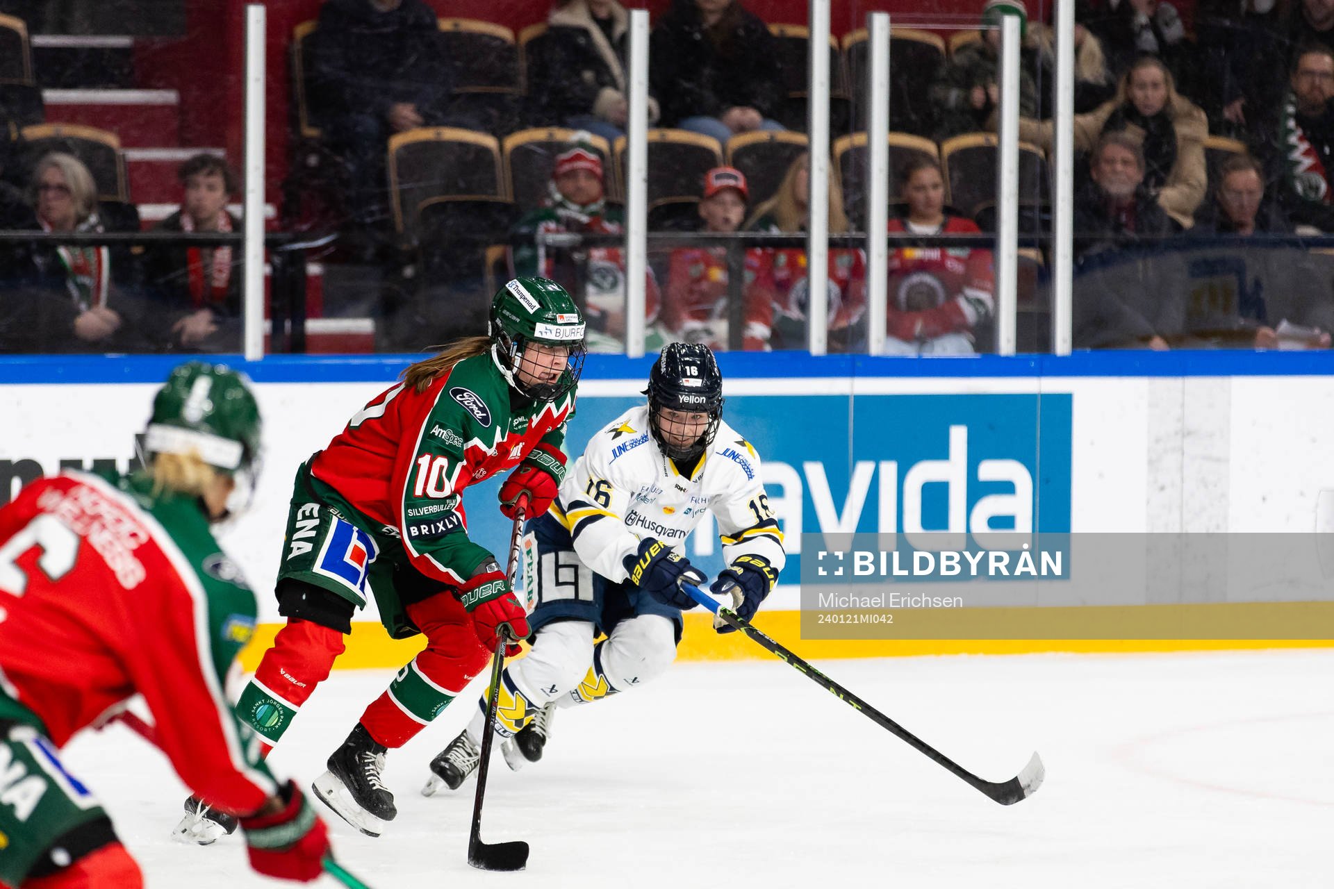 Frölundas Emilia Vesa och HV71s Kajsa Armborg