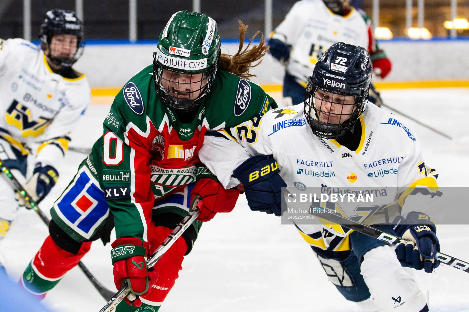 Frölundas Emilia Vesa och HV71s Kiira Yrjänen