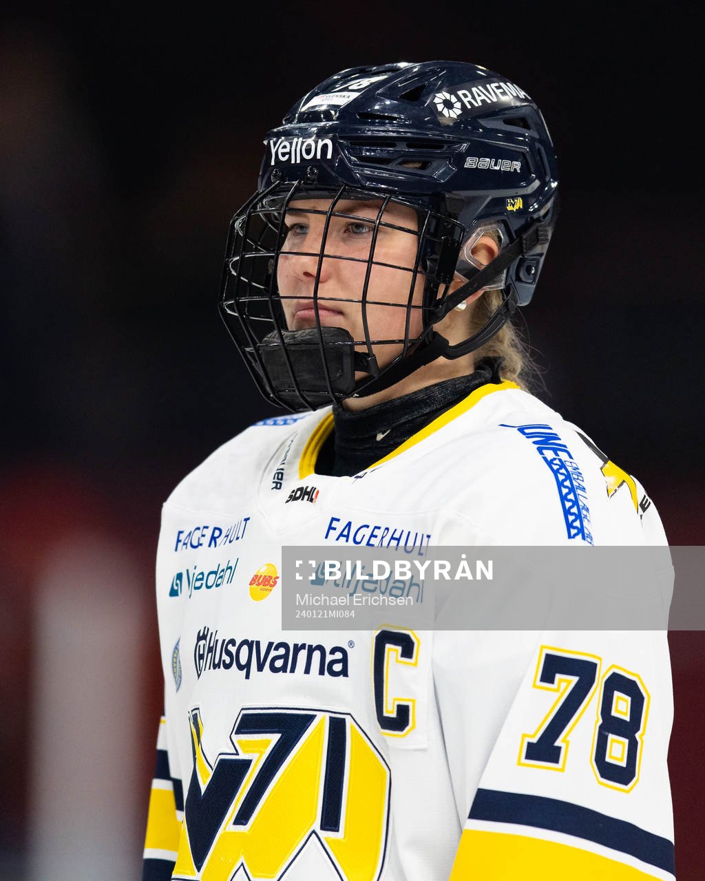 HV71s Elin Svensson innan ishockeymatchen i SDHL mellan