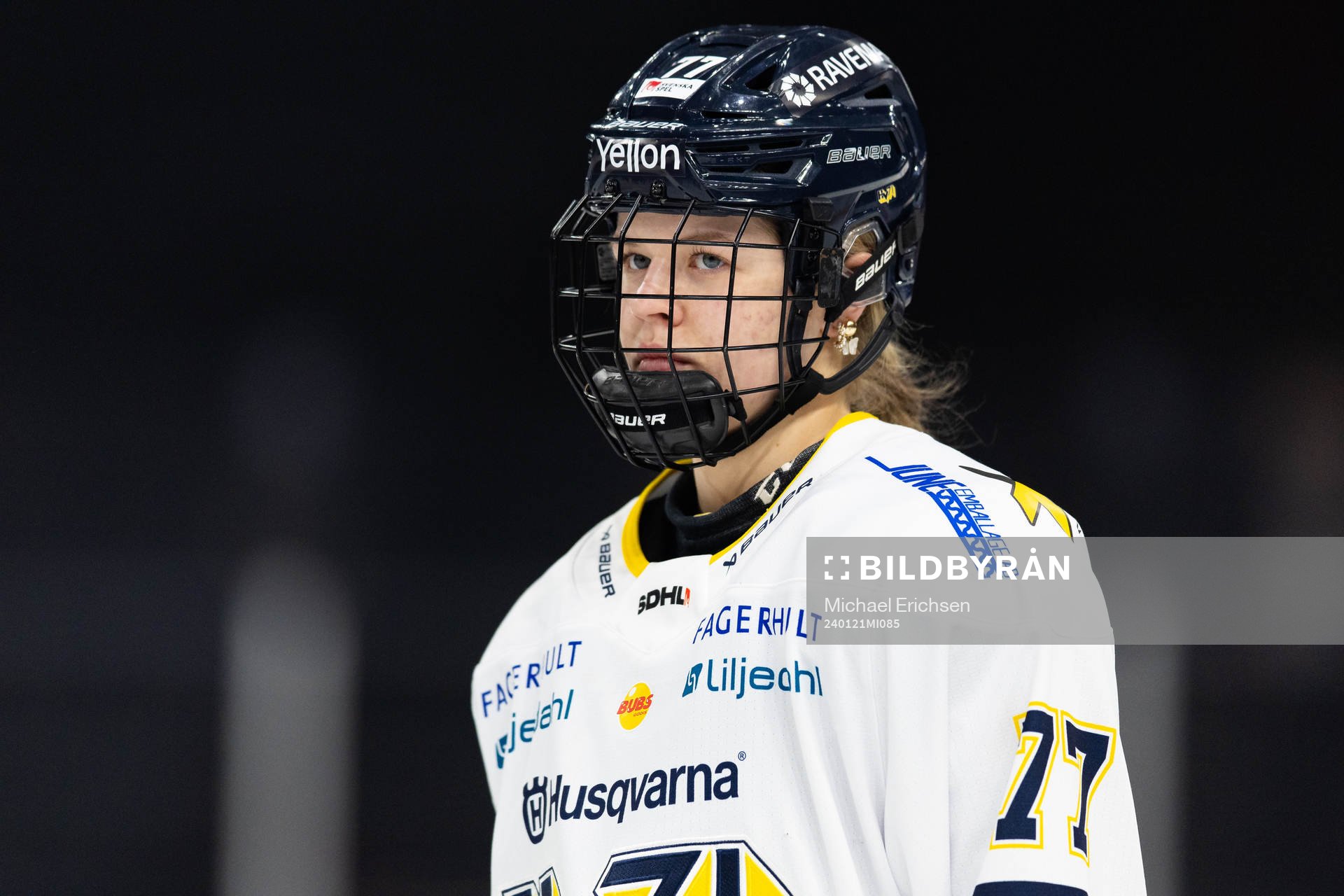 HV71s Mira Jungåker  innan ishockeymatchen i SDHL mellan