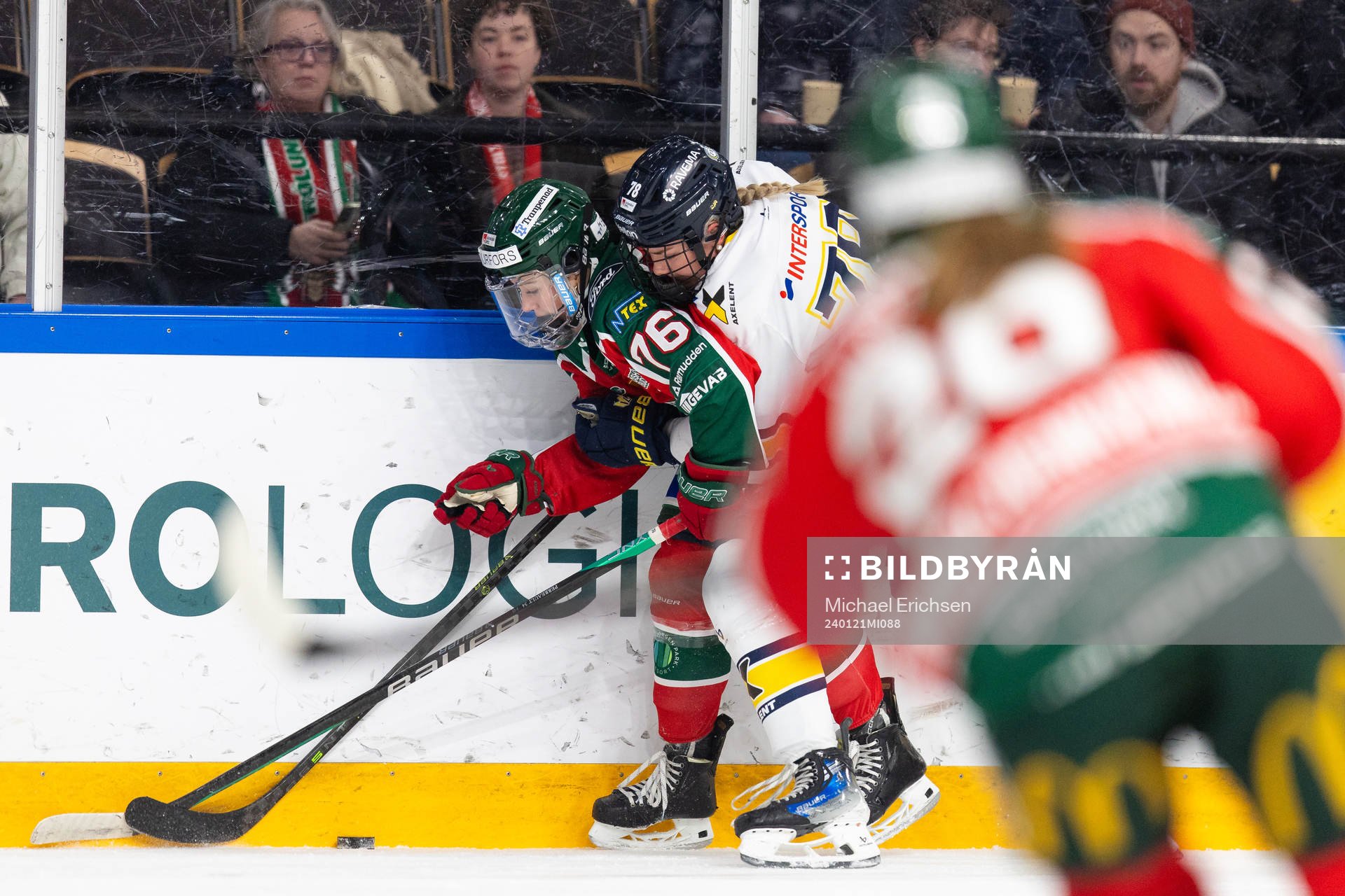 Frölundas Liliane Perreault och HV71s Elin Svensson