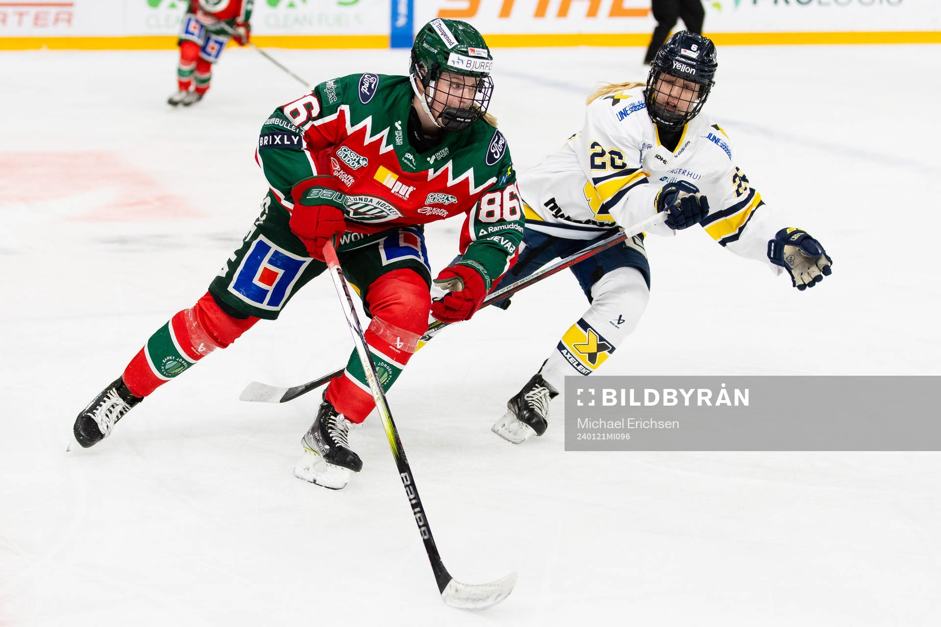 Frölundas Emilia Bergeby Hallbeck och HV71s Anni Montonen