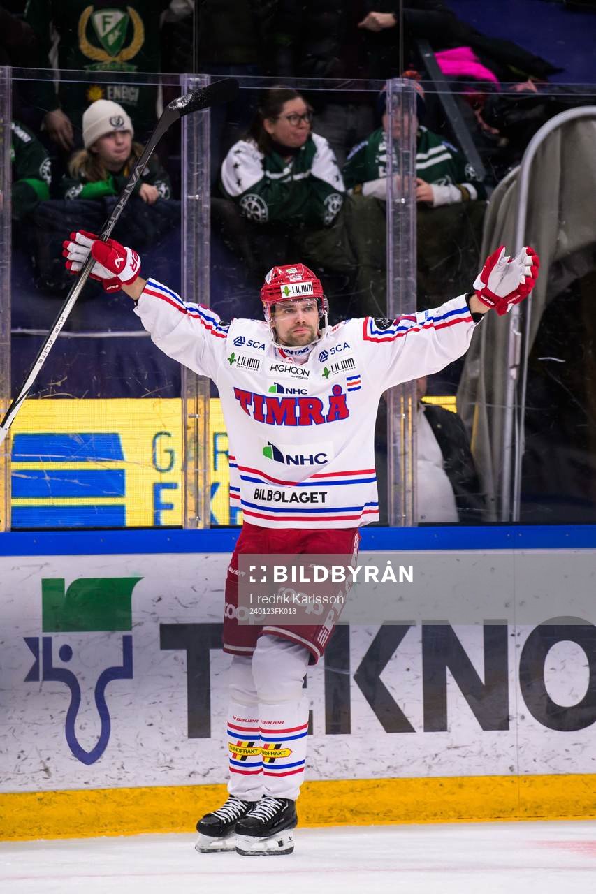 Timrås Emil Pettersson jublar