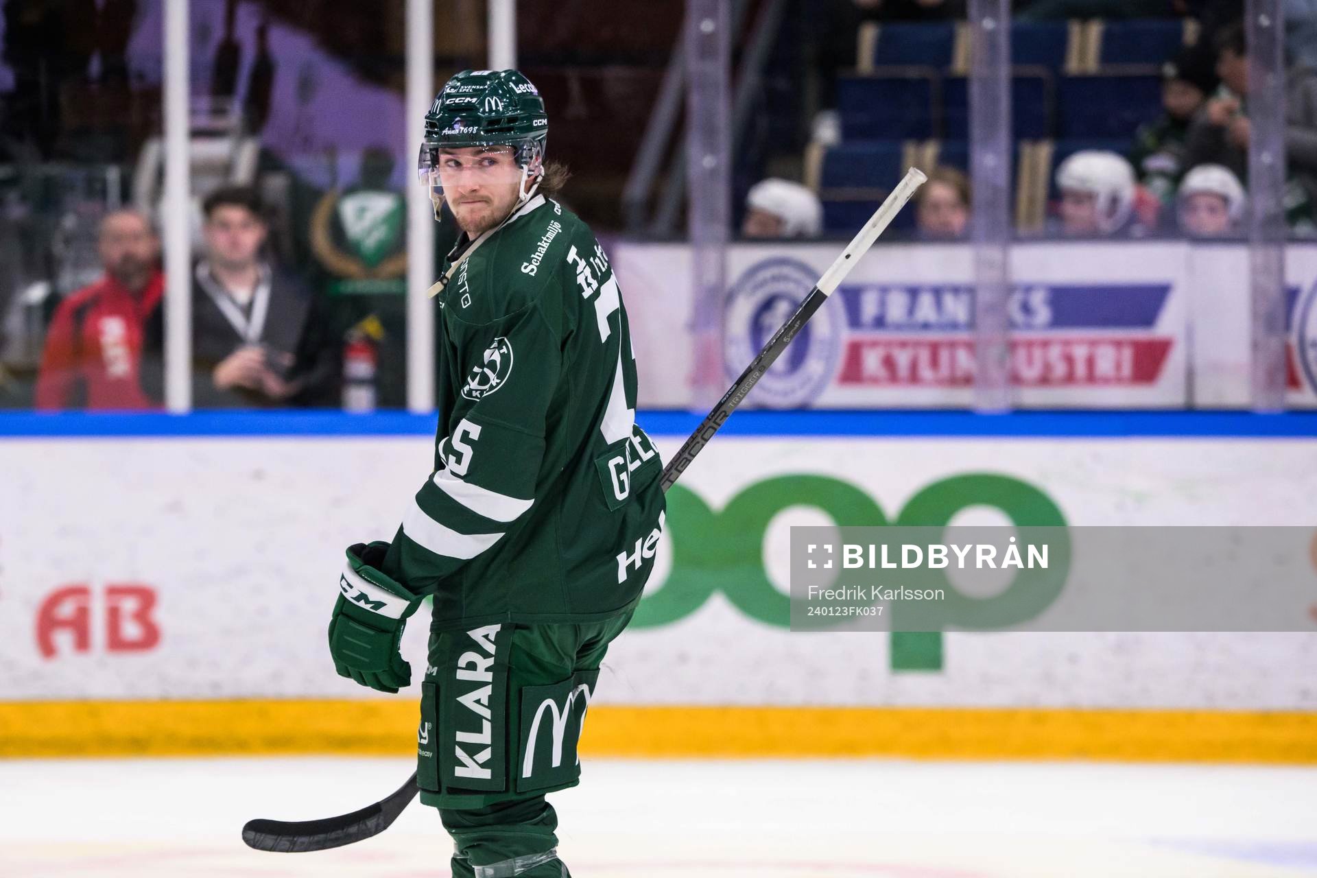 Färjestads Jeremy Salvas Groleau lämnar isen