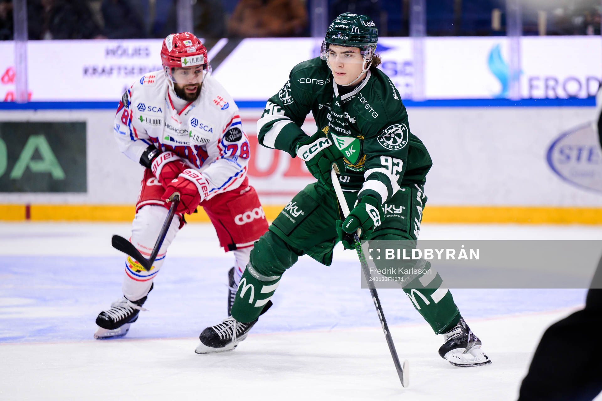 Timrås Robin Hanzl och Färjestads Liam Öhgren
