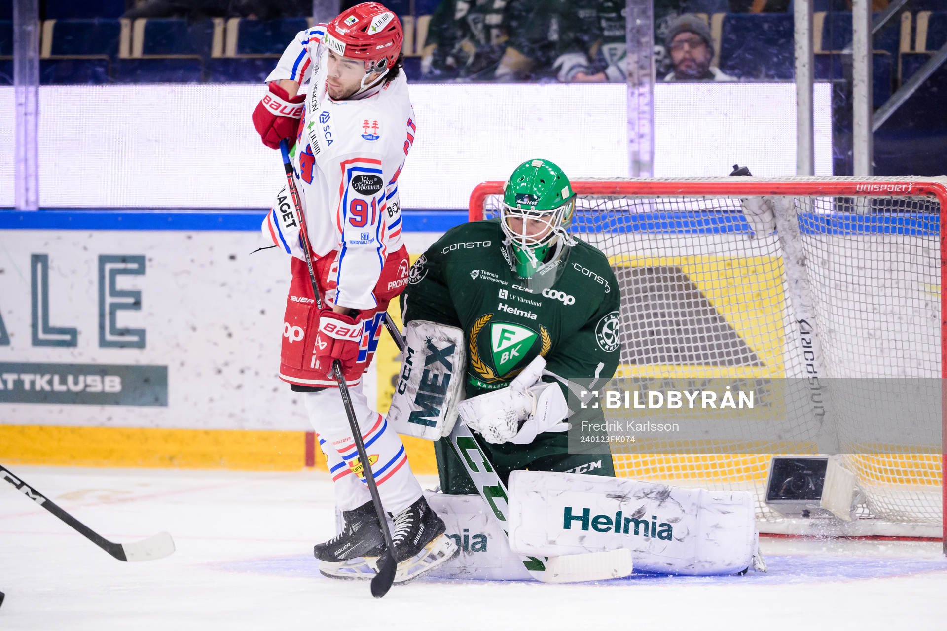 Timrås Magnus Pääjärvi och Färjestads målvakt Victor