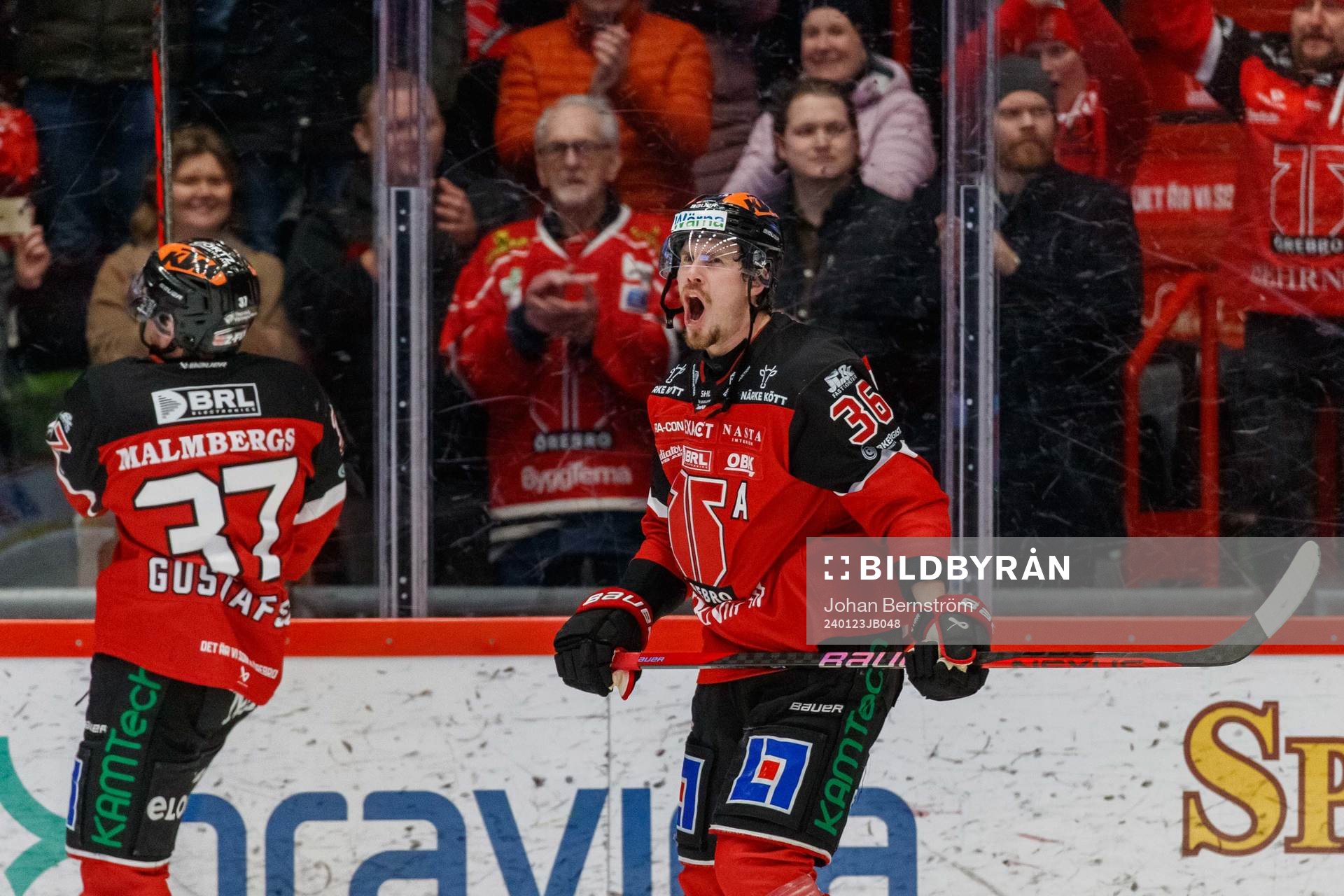 Örebros Emil Larsson jublar