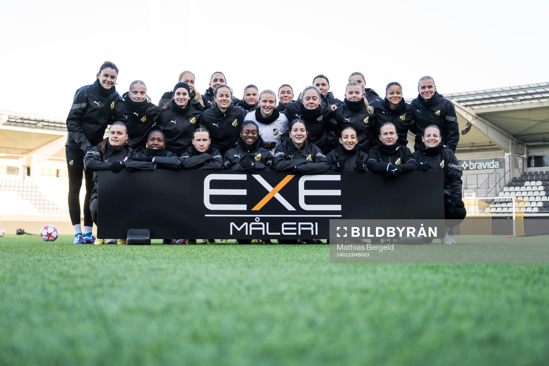 Players gather for a photo