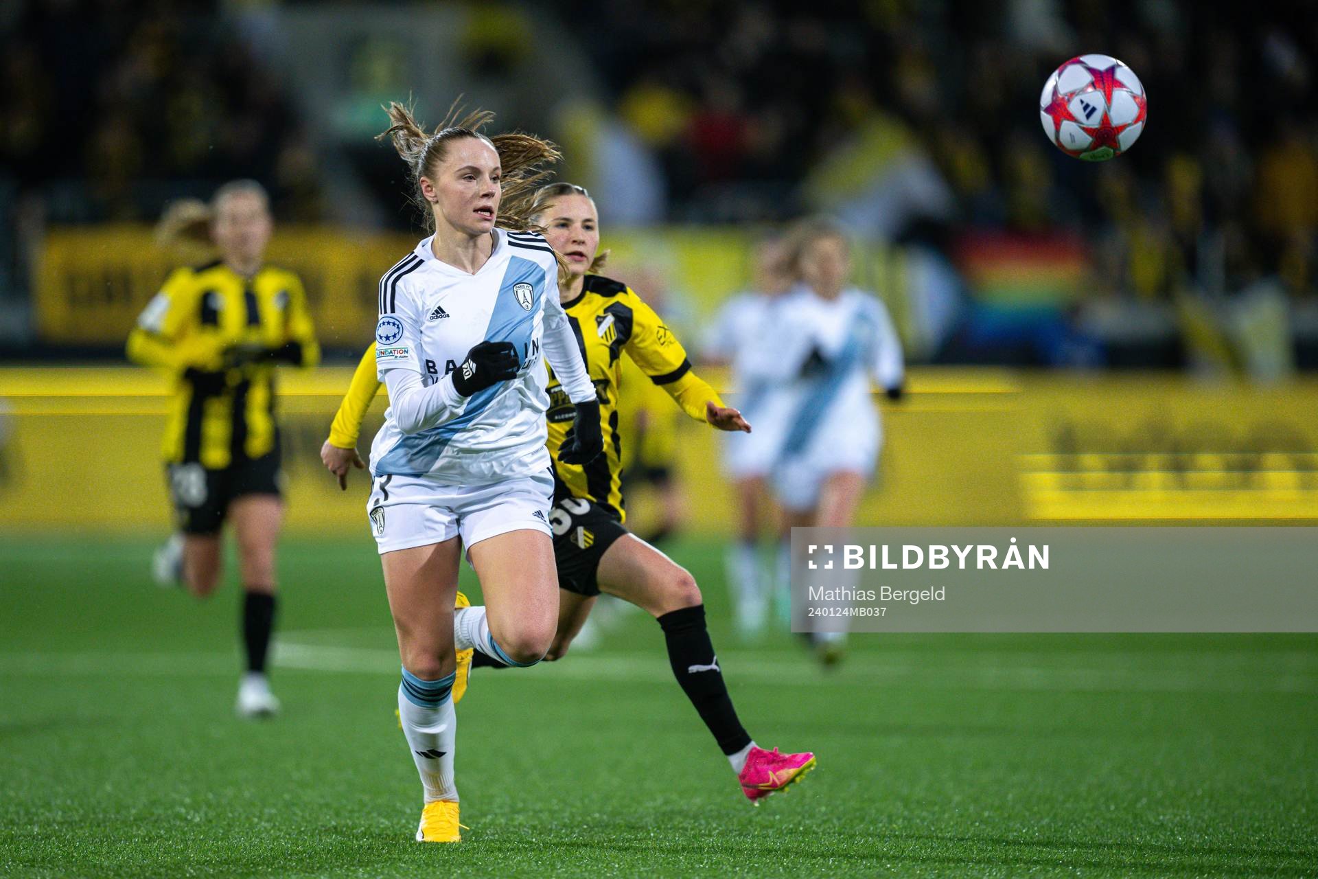 Lou Bogaert of Paris FC and Katariina Kosola of Häcken