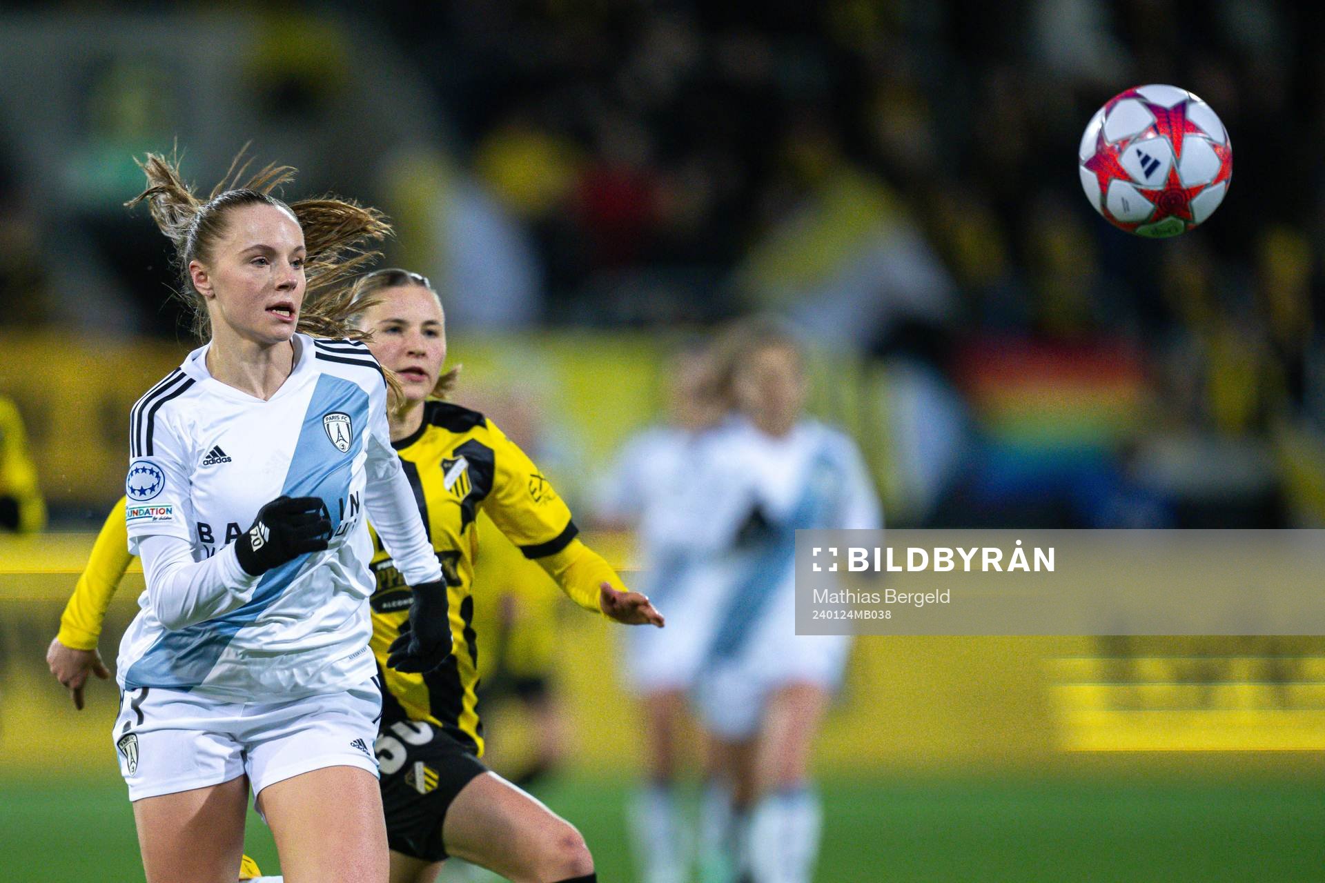 Lou Bogaert of Paris FC and Katariina Kosola of Häcken