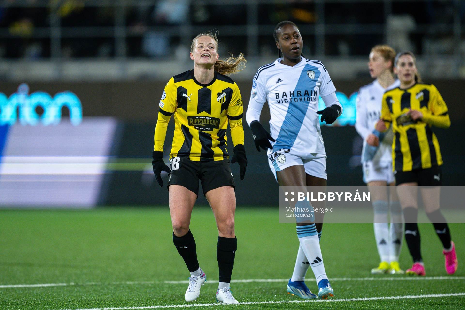 Anna Anvegård of Häcken and Tennisoun Sissoko of Paris FC
