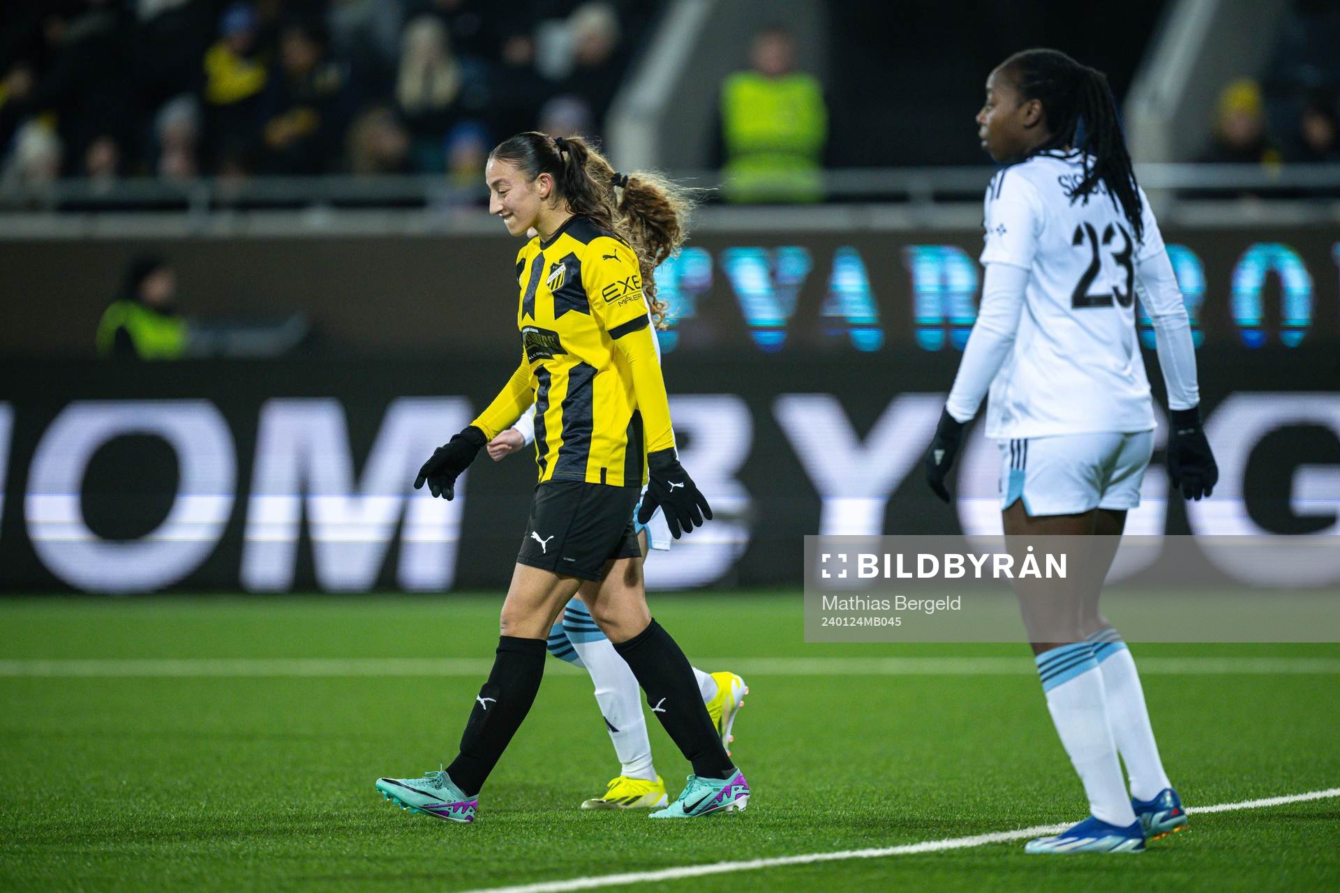 Rusul Rosa Kafaji of Häcken looks dejected