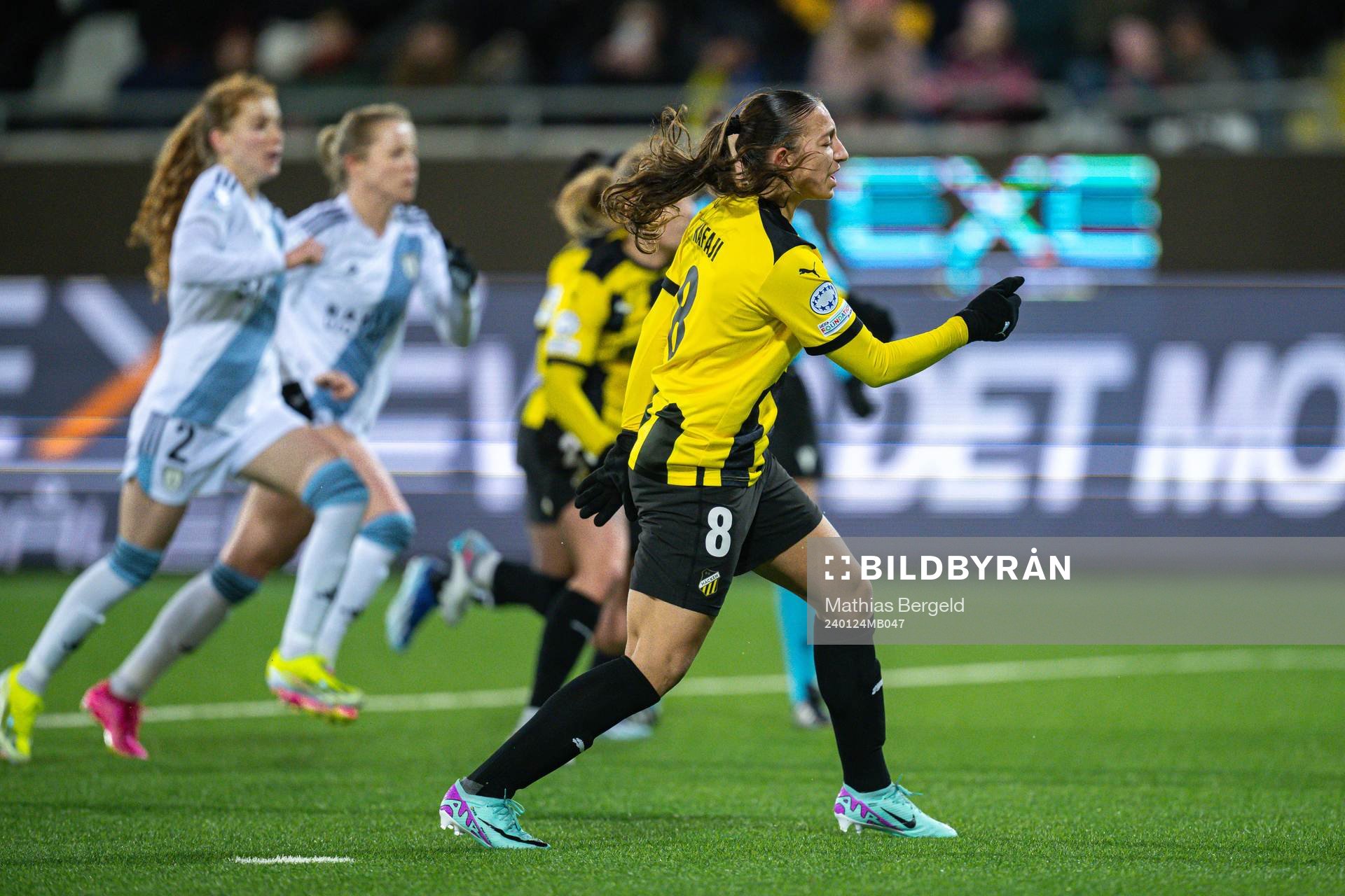 Rusul Rosa Kafaji of Häcken looks dejected