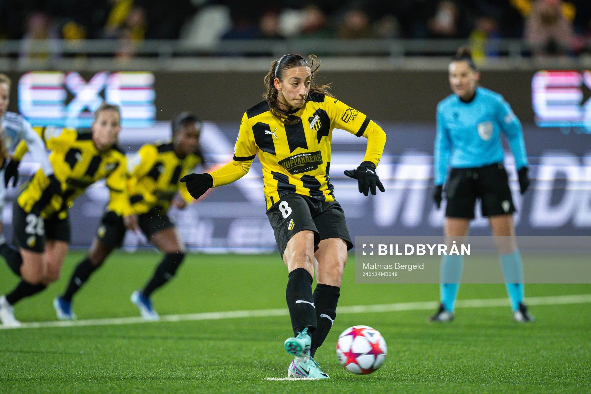 Rusul Rosa Kafaji of Häcken with a penalty kick