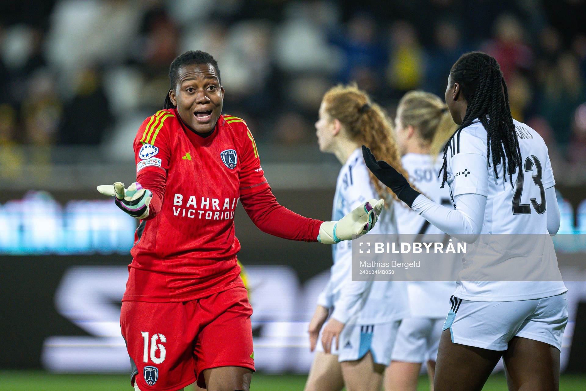 Goalkeeper Chiamaka Nnadozie of Paris FC reacts