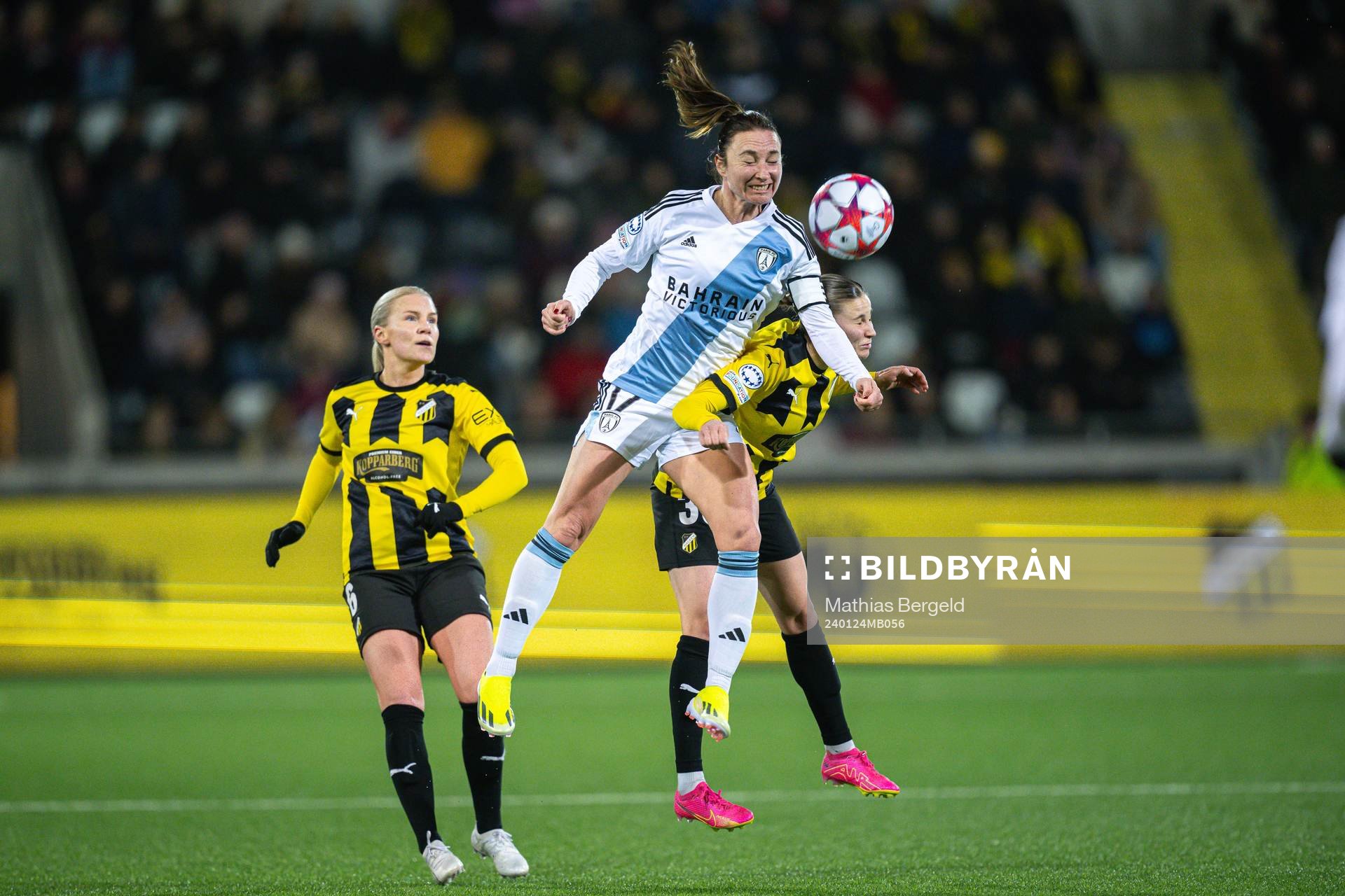 Gaetane Thiney of Paris FC, Josefine Rybrink and Katariina