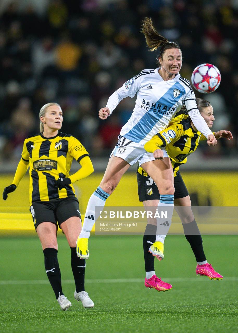 Gaetane Thiney of Paris FC, Josefine Rybrink and Katariina