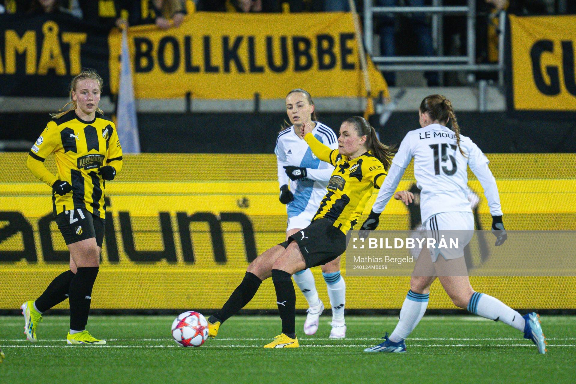 Johanna Fossdalsá Sørensen and Hanna Wijk of Häcken