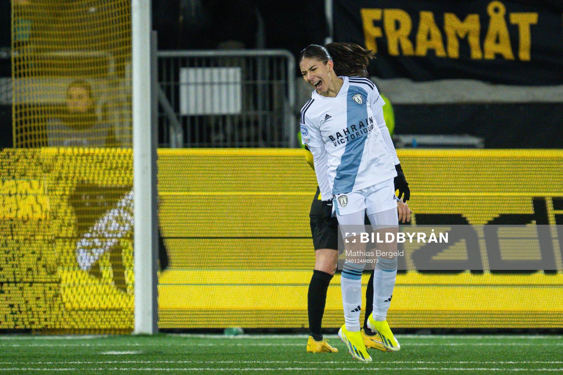 Clara Mateo of Paris FC reacts