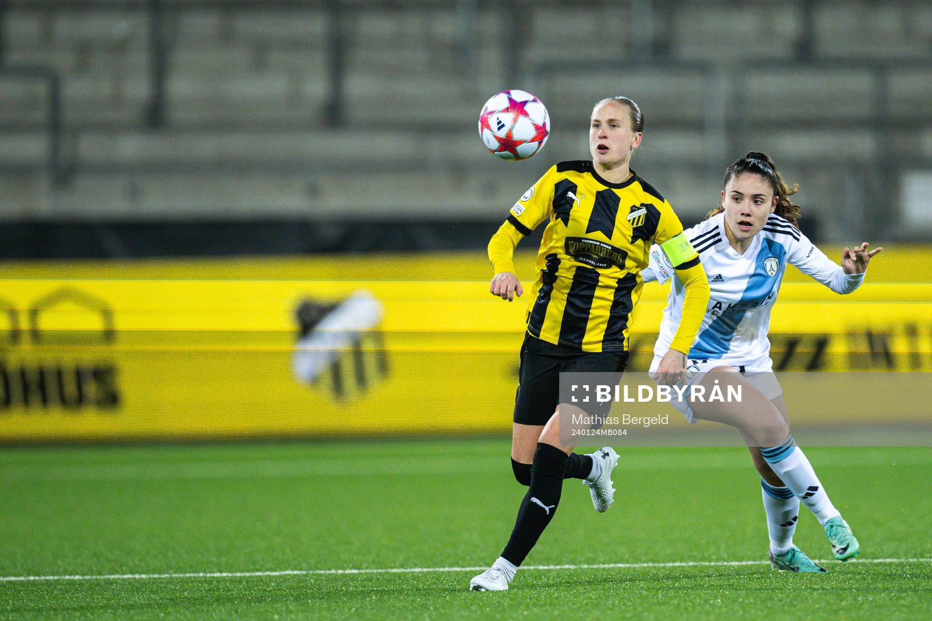 Filippa Curmark of Häcken and Louna Ribadeira of Paris FC during the UEFA Women's Champions League football match between Häcken and Paris FC on January 24, 2024 in Gothenburg.