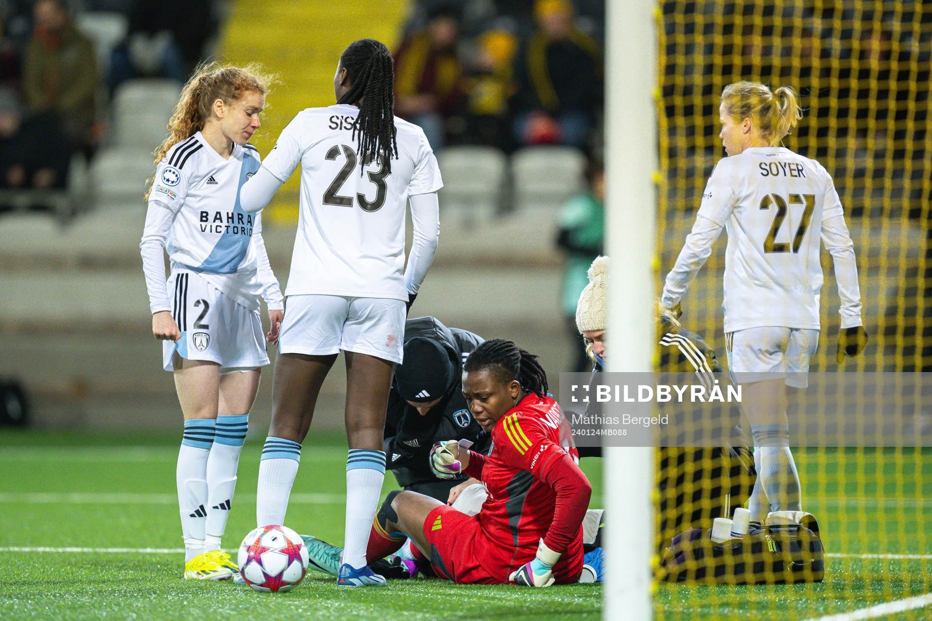 Goalkeeper Chiamaka Nnadozie of Paris FC in pain