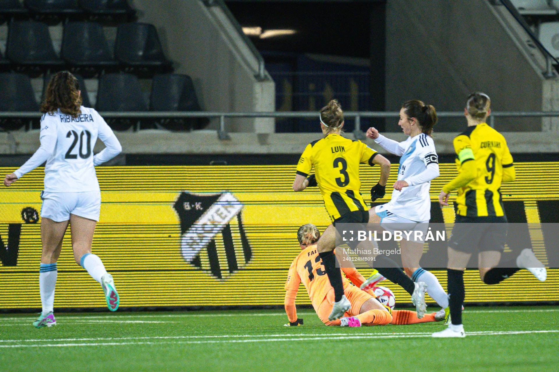 Goalkeeper Jennifer Falk of Häcken and Gaetane Thiney of