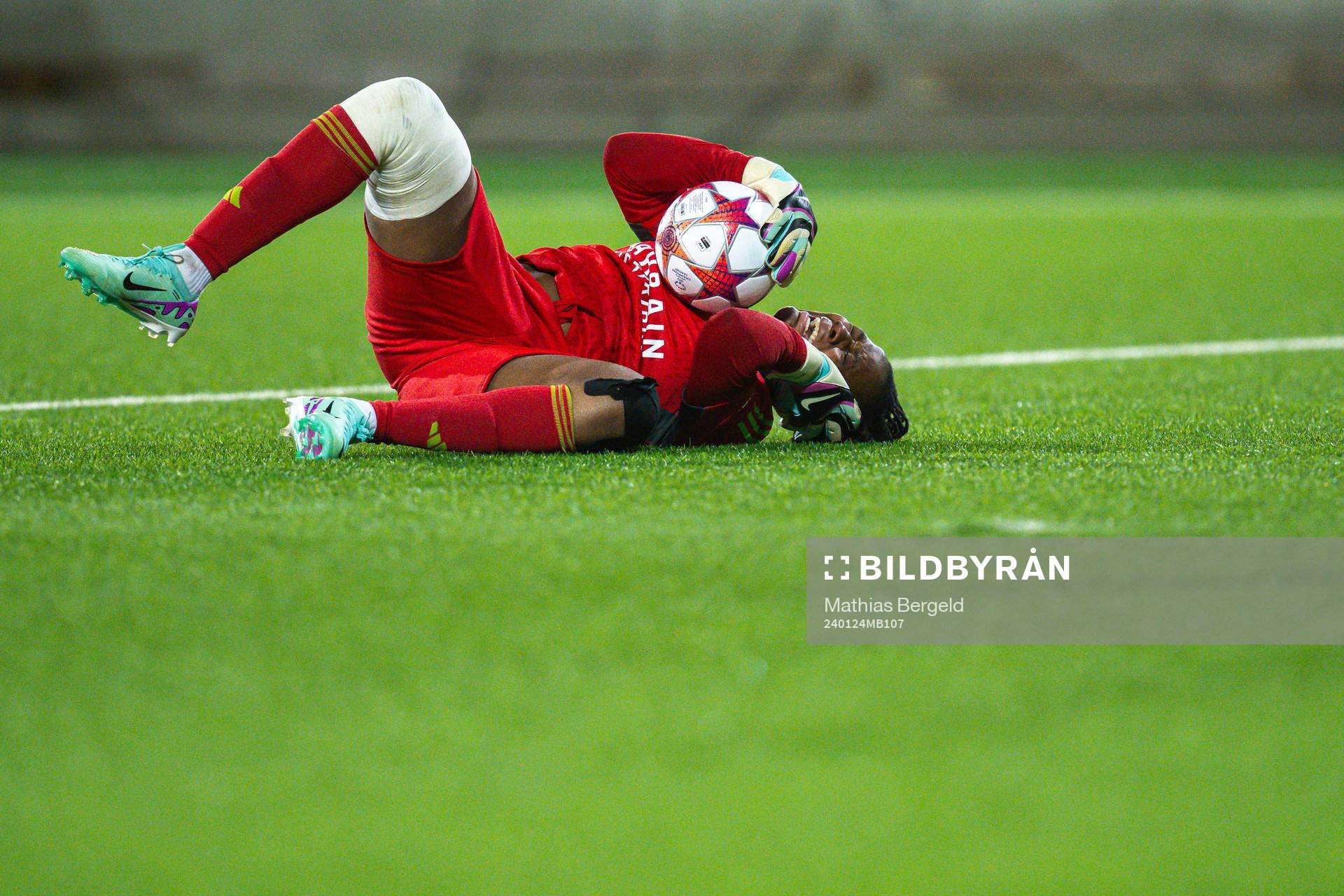 Goalkeeper Chiamaka Nnadozie of Paris FC in pain