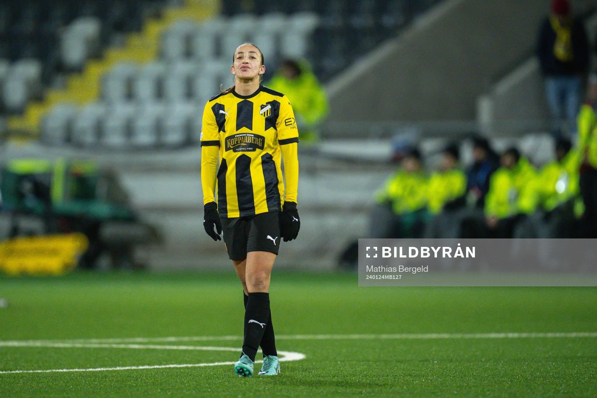 Rusul Rosa Kafaji of Häcken looks dejected
