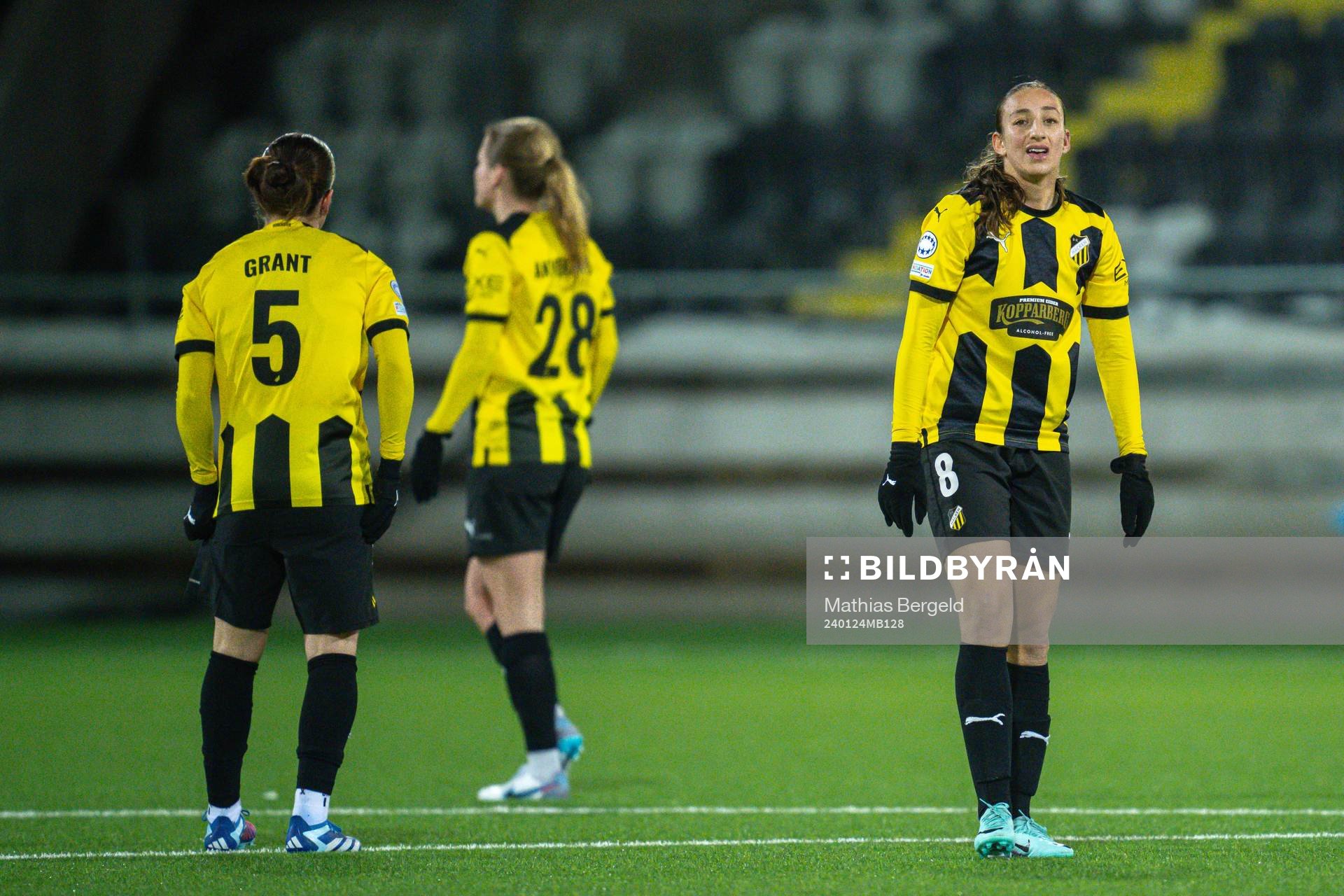 Rusul Rosa Kafaji of Häcken looks dejected