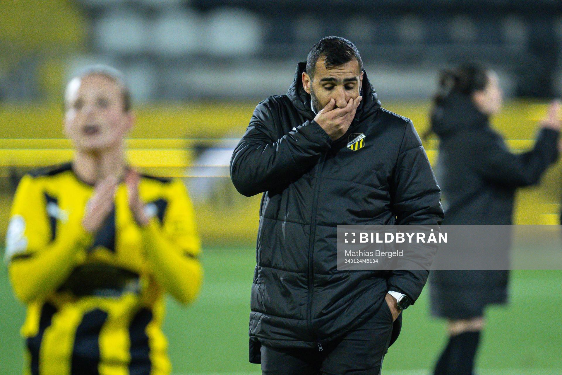 Head coach Mak Lind of Häcken looks dejected