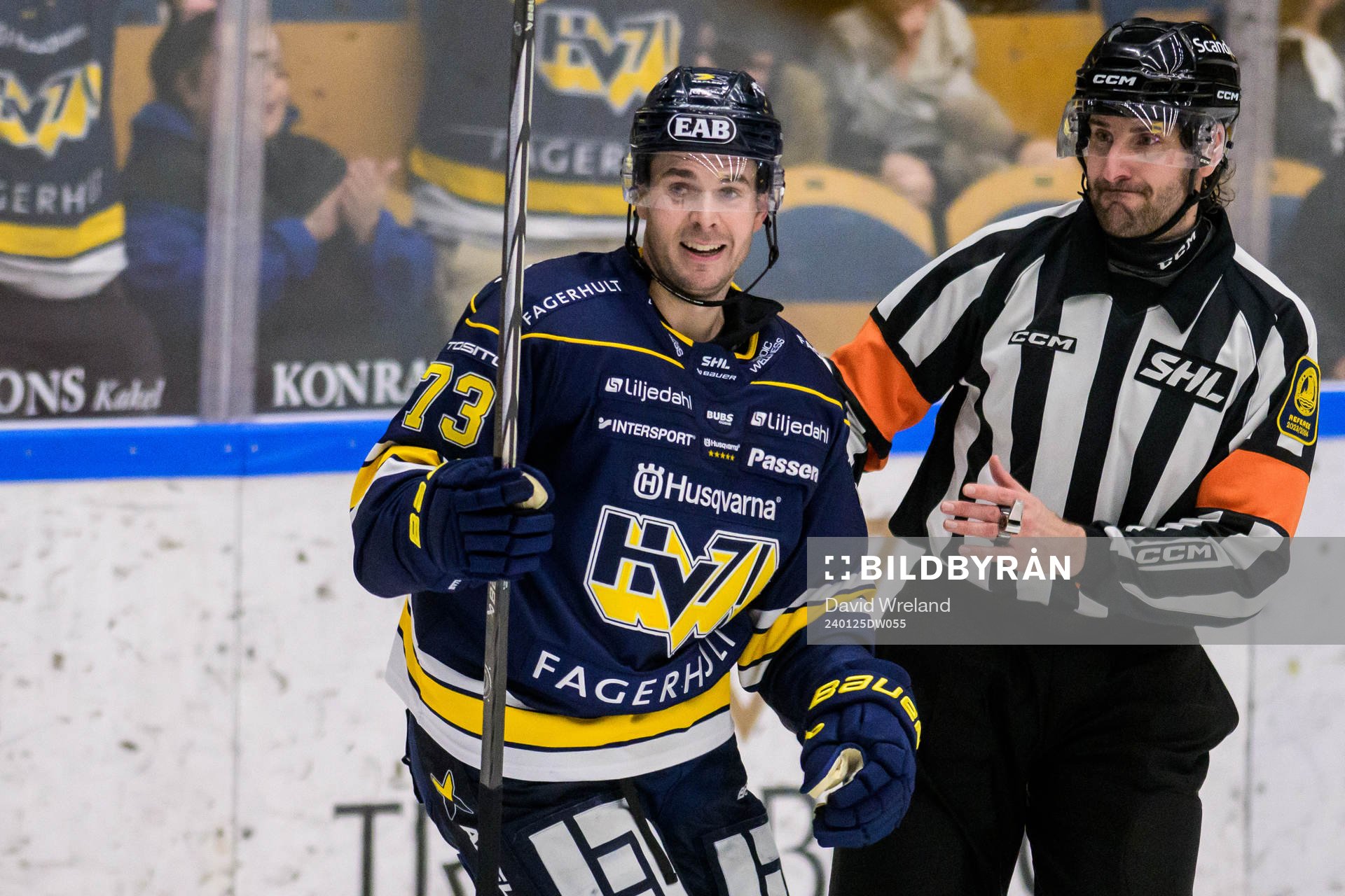 HV71s Nicholas Shore jublar