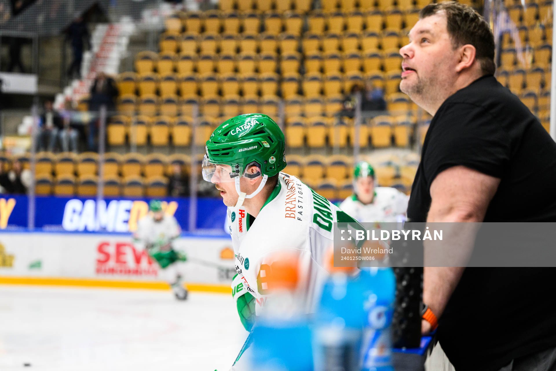 Rögles materialförvaltare Frederik Andersen och Rögles