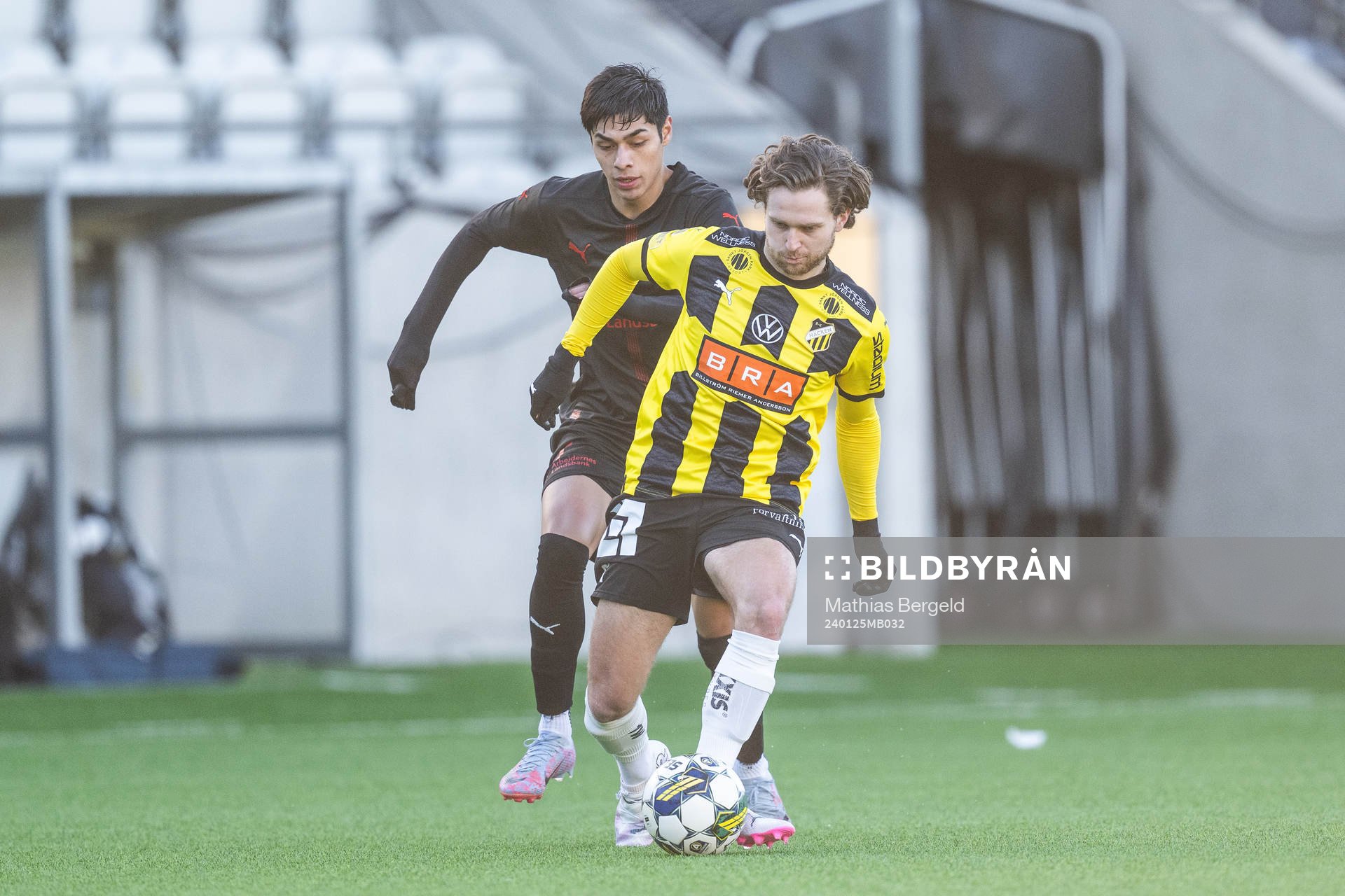Midtjyllands Dario Osorio och Häckens Adam Lundqvist