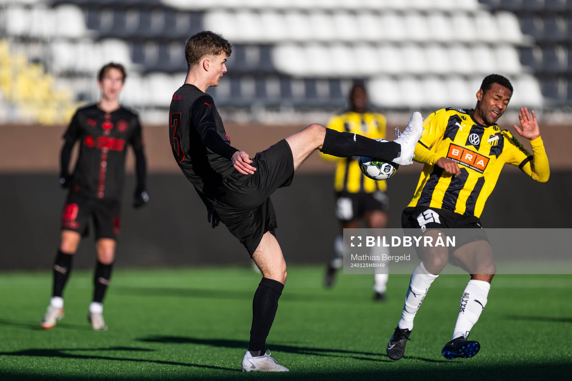 Midtjyllands Adam Nygaard och Häckens Ola Kamara