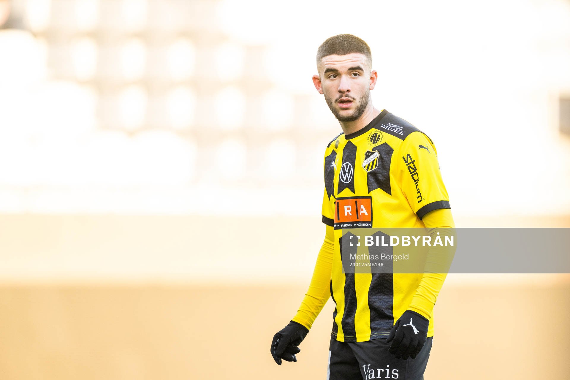 Häckens Albin Gashi under träningsmatchen i fotboll mellan Häcken och Midtjylland den 25 januari 2024 i Göteborg. 