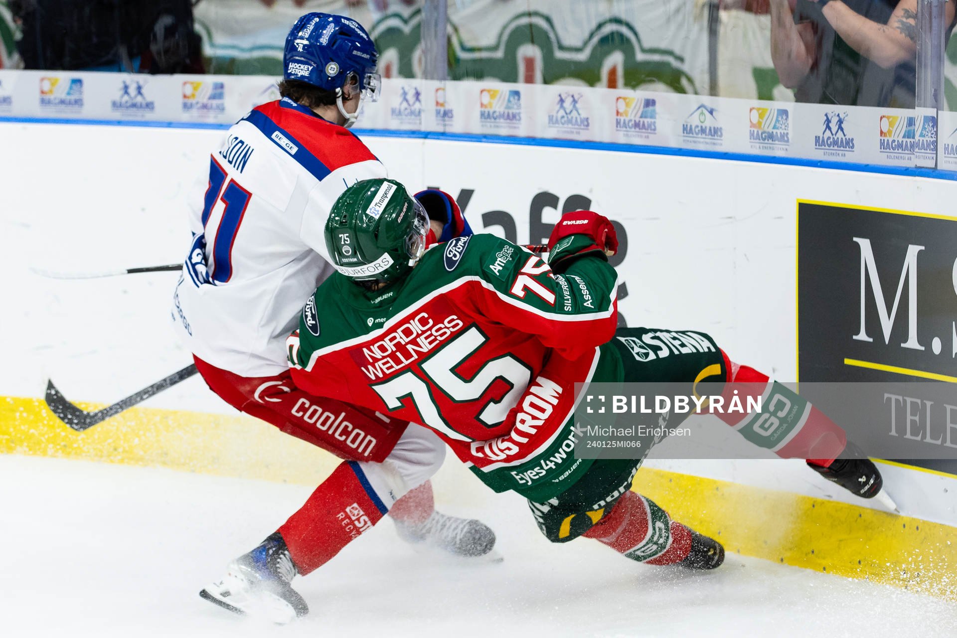 Frölundas David Edstrom åker in i sargen