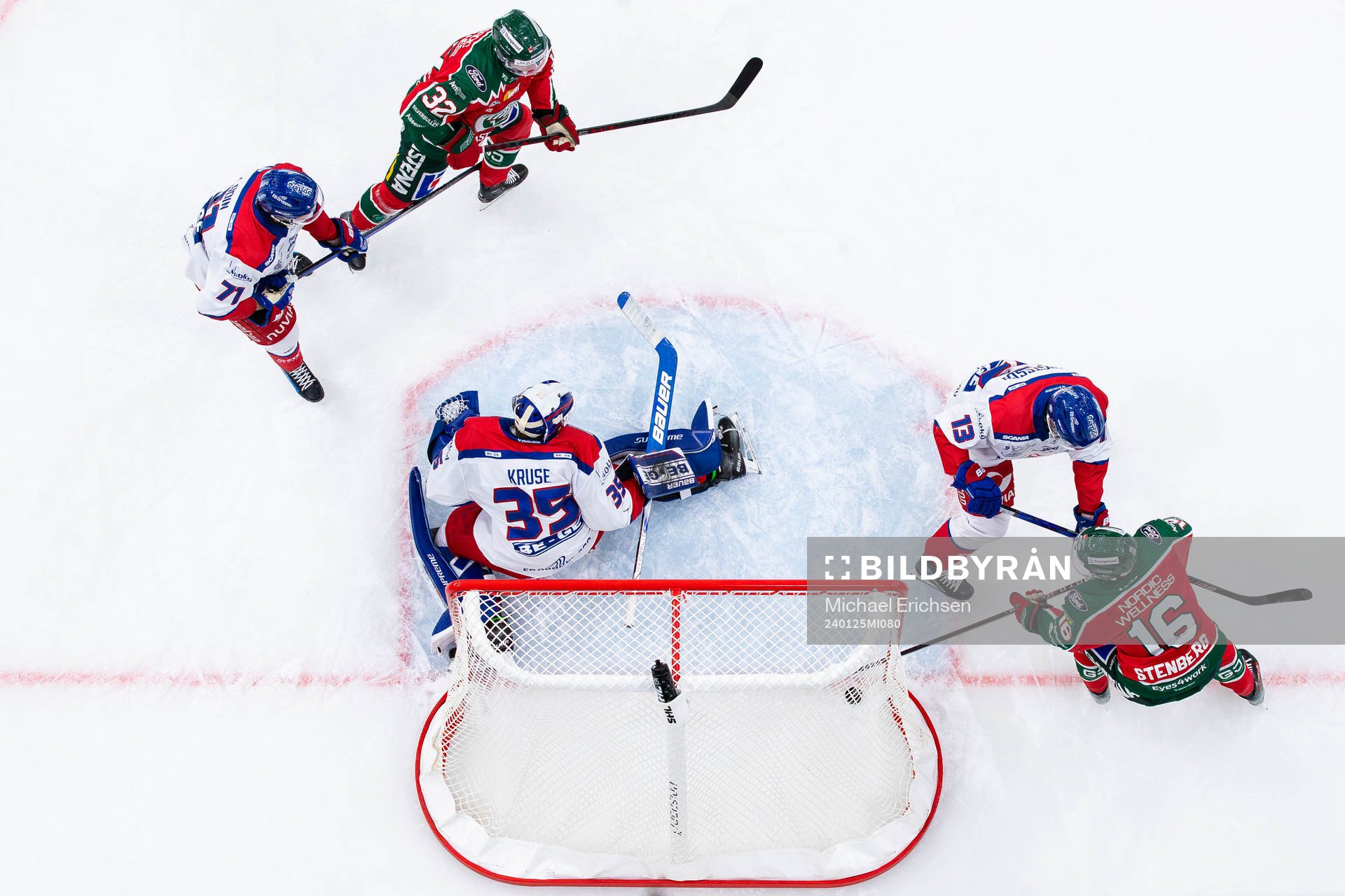 Frölundas David Edstrom (ej i bild) gör 3-2 i mål bakom